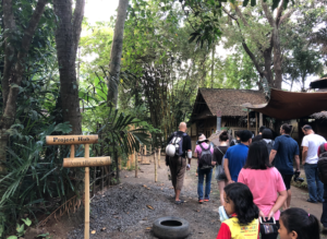 グリーンスクール内移動中